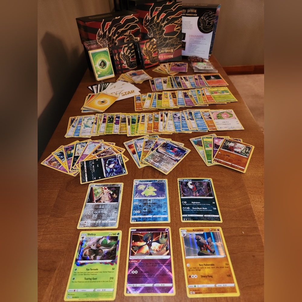 Lost Origin Elite Trainer Box & 121 pokemon cards